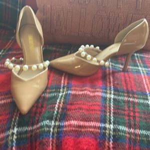 nude pumps with removable pearl strap